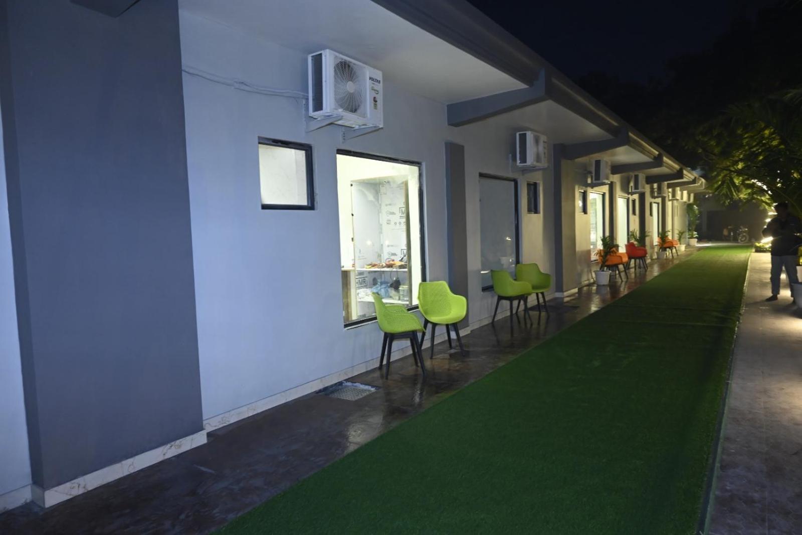 Trisaa Resort & Banquets Jhusi Exterior photo